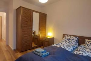 Giường trong phòng chung tại Uroczy apartament parking gratis Pogórze obok Gdynia