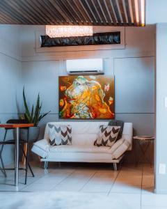 Posezení v ubytování Swank House- Downtown Suite-Pet Friendly
