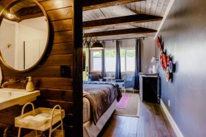 Fotografie z fotogalerie ubytování Swank House- West Wing Suite- Pet Friendly v destinaci Ashland