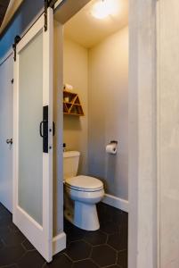 Fotografie z fotogalerie ubytování Swank House- West Wing Suite- Pet Friendly v destinaci Ashland