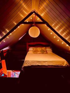 a room with a bed in a tent with lights at Chalé Aloha Ihul ! O paraíso pé na areia ! in Arraial do Cabo