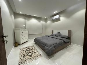 A bed or beds in a room at الشقة الصحية