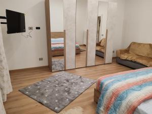 Postel nebo postele na pokoji v ubytování Appartamenti Lungo Fiume 506