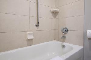 Kúpeľňa v ubytovaní DoubleTree by Hilton - Kamloops