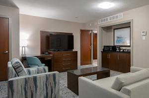 Kuchyňa alebo kuchynka v ubytovaní DoubleTree by Hilton - Kamloops