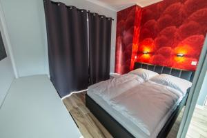 Cama ou camas em um quarto em Silver One Apartments