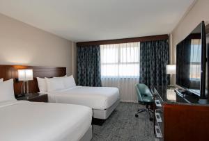 Posteľ alebo postele v izbe v ubytovaní DoubleTree by Hilton - Kamloops