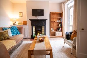 a living room with a couch and a fireplace at Boursault Rose *4 Bed *WiFi *Canterbury in Canterbury