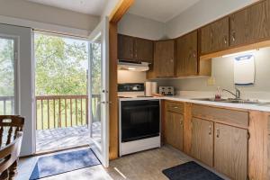 Dapur atau dapur kecil di Bass Creek's Apt A