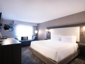 DoubleTree by Hilton Livermore, CA客房内的一张或多张床位