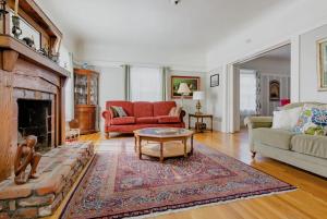Gallery image of Private room in the heart of Elmwood Berkeley! in Berkeley