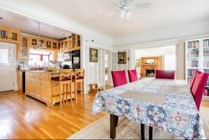 Gallery image of Private room in the heart of Elmwood Berkeley! in Berkeley
