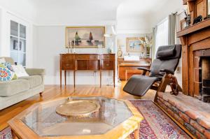 Gallery image of Private room in the heart of Elmwood Berkeley! in Berkeley