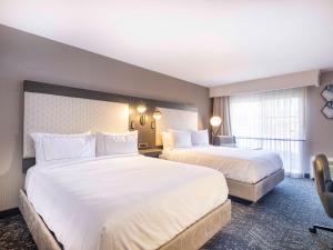 DoubleTree by Hilton Livermore, CA客房内的一张或多张床位