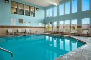 Bazén v ubytování Holiday Inn Express Lewiston by IHG nebo v jeho okolí