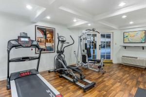 a gym with two treadmills and two exercise bikes at Best Western Plus Riviera in Menlo Park
