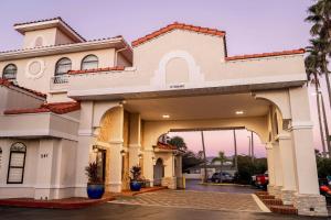 a large white building with a garage at Best Western Seaside Inn in Saint Augustine Beach
