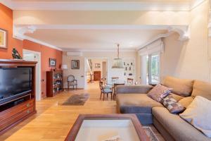 TV a/nebo společenská místnost v ubytování Casa Farré next Barcelona Center