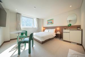 Kuhinja oz. manjša kuhinja v nastanitvi TimeTerminal Hotel Daejeon 1st by Aank