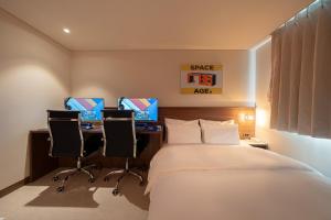 Postelja oz. postelje v sobi nastanitve TimeTerminal Hotel Daejeon 1st by Aank