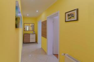 Fotografia z galérie ubytovania Family-friendly apartments with swimming pools Opatija - 7916 v destinácii Opatija