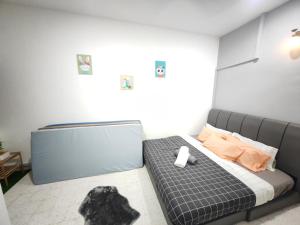 Ένα ή περισσότερα κρεβάτια σε δωμάτιο στο TL LEGEND HOMESTAY Ipoh garden east +2 φωτογραφίες