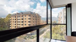 een raam met uitzicht op een gebouw bij Unicentro North Retreat 2 Rooms in Bogota