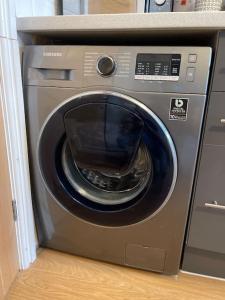 a washing machine with a bowl inside of it at 4- Lovely 1-bedroom serviced apartment West Midlands 