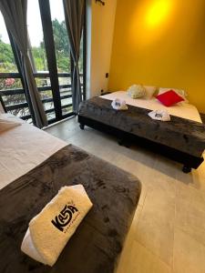 En eller flere senge i et værelse på Kasa 5ta Apartahotel