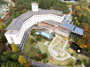 an overhead view of a large building with a courtyard at Kolon Hotel in Gyeongju