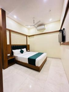 Postel nebo postele na pokoji v ubytování HOTEL BKC DOWNTOWN - NEAR US EMBASSY