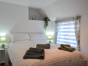 a bedroom with a bed with two towels on it at End Cottage in Horncastle