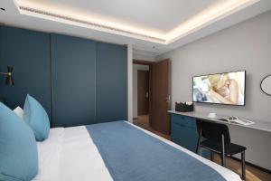 Un televizor și/sau centru de divertisment la Citadines Yunlong Lake Xuzhou