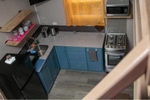 Cucina o angolo cottura di Comfi Spaces
