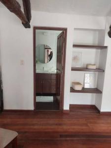 a room with a mirror and a wooden cabinet at Hermoso y cómodo Departamento a pasos de la plaza in Tarija