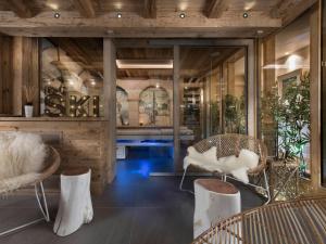 Chalet luxueux avec spa, piscine et vue sur pistes a Courchevel 1550 - FR-1-575-200