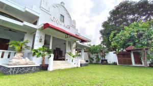 A garden outside Griya Asih