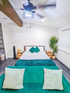 a bedroom with a bed and a ceiling fan at Casita Hosum: Modern WFH Garden Suite w/ Gazebo Outdoor Kitchen & BBQ in San Jose