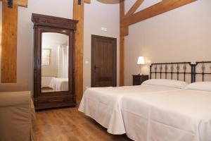 A bed or beds in a room at La Casona de la Mesta