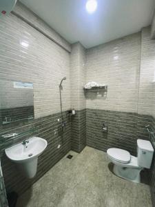 a bathroom with a toilet and a sink at Son Ca Motel in Hue