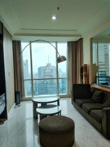 a living room with a couch and a table at Apartement The Peak Sudirman in Jakarta