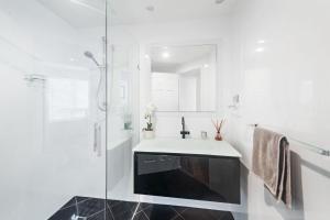 Ένα μπάνιο στο Zanzibar 1002 penthouse, sleeps 4 +12 φωτογραφίες