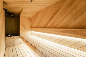 a small sauna with wooden walls and ceilings at 脈 -MYAKU PRIVATE SAUNA- in Fukuoka