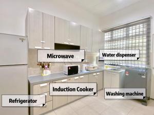 een keuken met beschrijvingen van apparaten in een keuken bij HeySnowy Netflix & gated and guarded & Lotus in Kluang