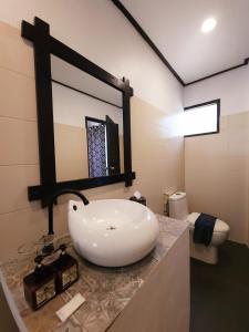 Ένα μπάνιο στο Minnie Seaview Resort