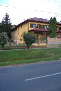 The building in which a vendégházakat is located