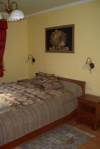 A bed or beds in a room at Bundi Vendégház