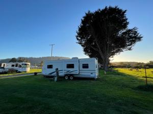 Gallery image of Glamping trailer (site #2) in Klamath