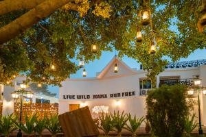 Roadies Rostel - Best Adventure Resort in Ahmedabad外面的花园