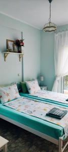 a bed in a bedroom with a blue wall at Apartment Marina 1 in Asprovalta